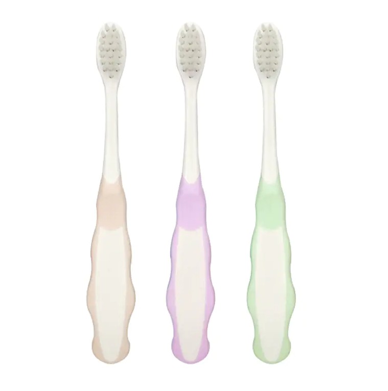 What Types of Bristles Are Used in Manual Toothbrushes?