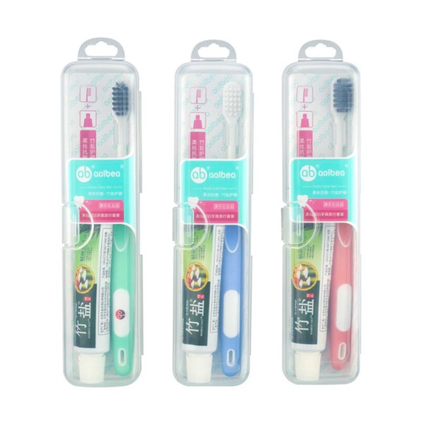 What are the advantages of a manual travel toothbrush?